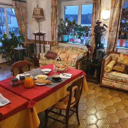 Le Cardinal Homestay *